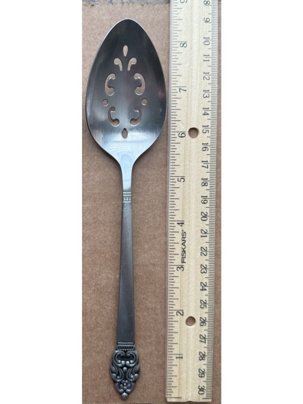 Oneida Community Vinland (Stainless) Pattern Pierced Table Serving Spoon 8 1/2" - Picture 8 of 8